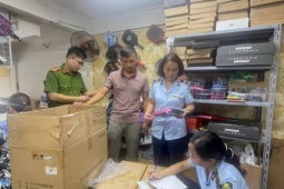 Thị trường - Tiêu dùng - Kiểm tra "Shop Pickleball - Hạ Long", thu giữ hơn 3.000 chiếc vợt nhập lậu