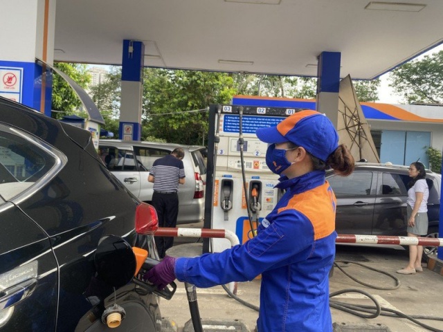 Giá xăng hôm nay 02/11: Tăng bật dữ dội?