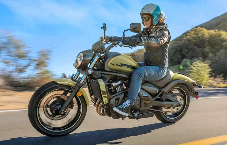 7. 2025 Kawasaki Vulcan S giá niêm yết 7.399 USD (187,2 triệu đồng), là dòng xe hành trình tầm trung, mang động cơ đôi xi lanh từ Ninja 650. Xe có tùy chọn bộ phụ kiện Ergo-Fit đem lại khả năng tùy chỉnh yêu thích cho lái xe về vị trí chỗ để chân, yên ngồi và thanh lay lái. Hệ thống khung gầm và hệ thống treo xe vận hành rất sắc nét.