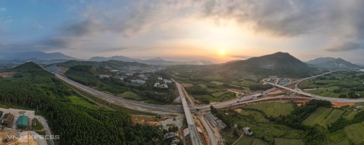 Diện mạo cao tốc Vũng Áng - Bùng - 1