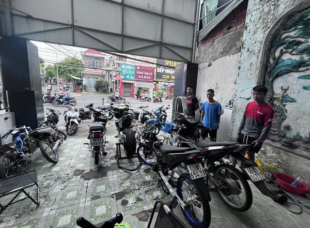 Một số hình ảnh công an kiểm tra, phát hiện các phương tiện độ chế tại một số tiệm sửa xe (Ảnh: Công an tỉnh Đồng Nai)