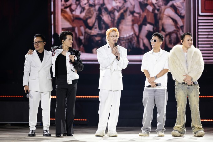 Các thành viên của "Nhà Trẻ" gồm Tiến Đạt, Duy Khánh, Binz, Ryhmastic tham gia đêm nhạc.