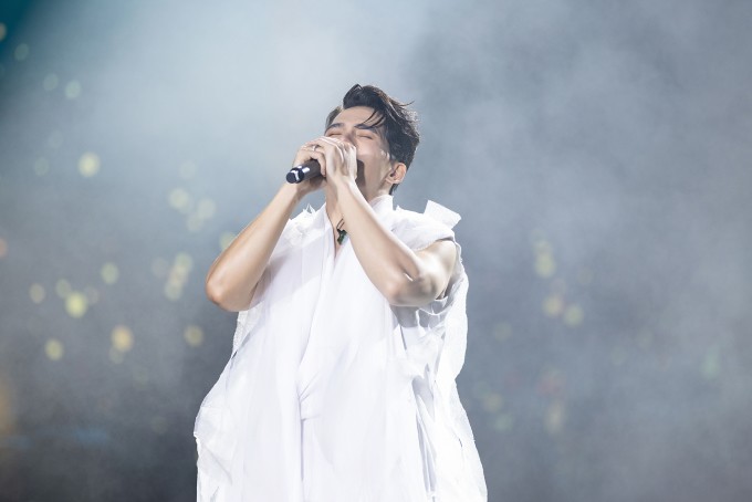 Quốc Thiên thăng hoa trong đêm nhạc riêng tại Đà Lạt.