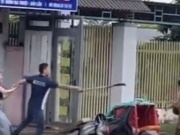 An ninh - Xã hội - Nam thanh niên đánh đấm túi bụi, rồi cầm rựa đòi chém nữ shipper