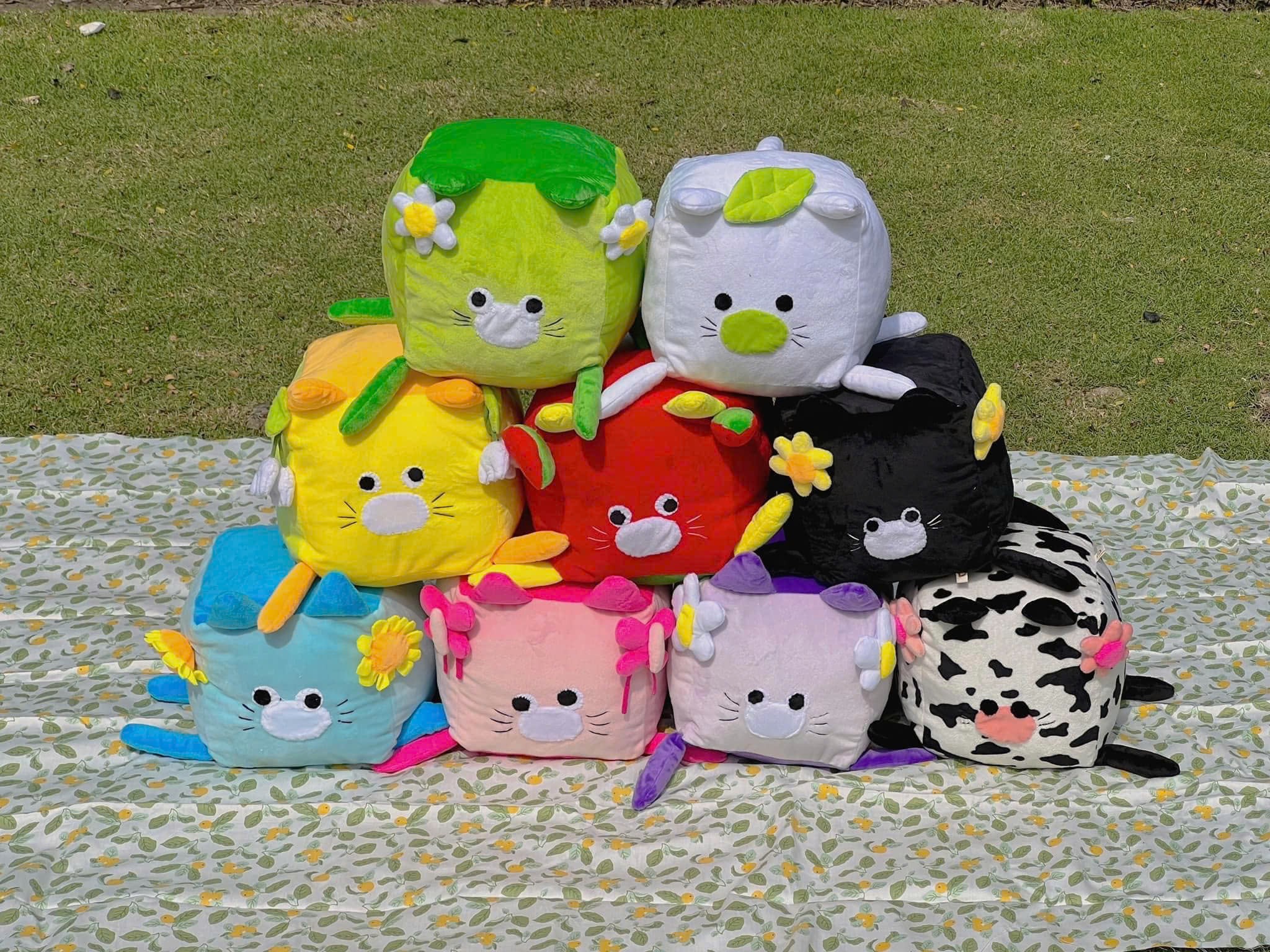 Hiện nay, trung bình mỗi tháng, chị nhận hàng trăm đơn đặt hàng.