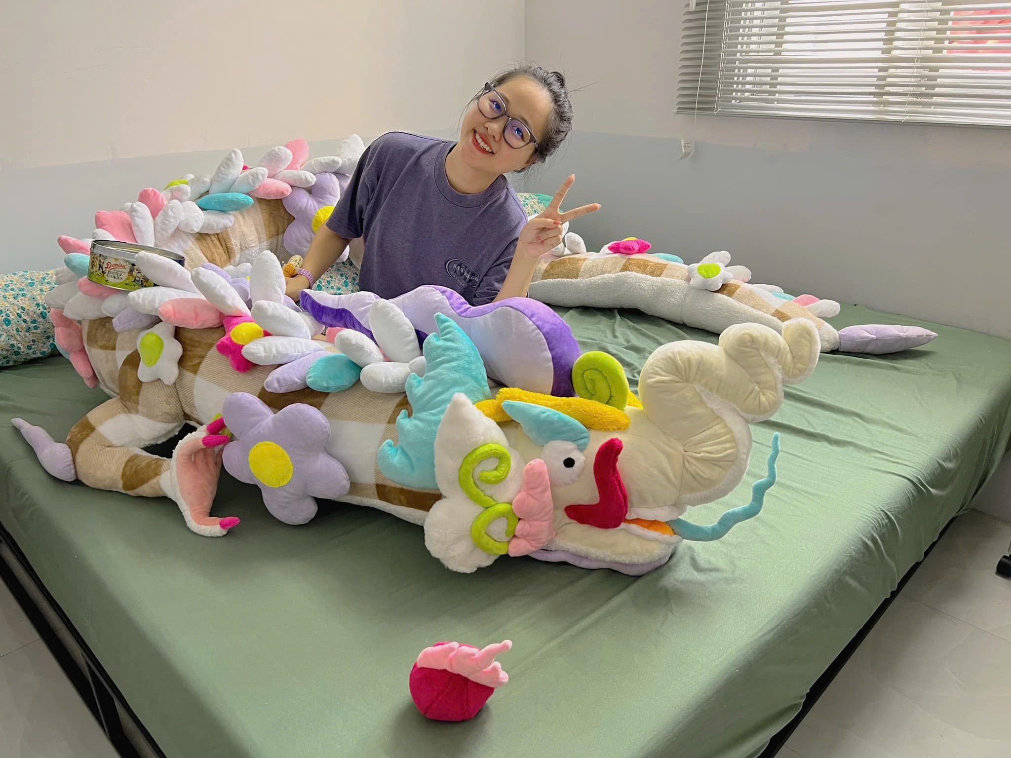 Sản phẩm chú rồng được một khách hàng đặt mua luôn sau khi làm xong, giá bán 12 triệu đồng.