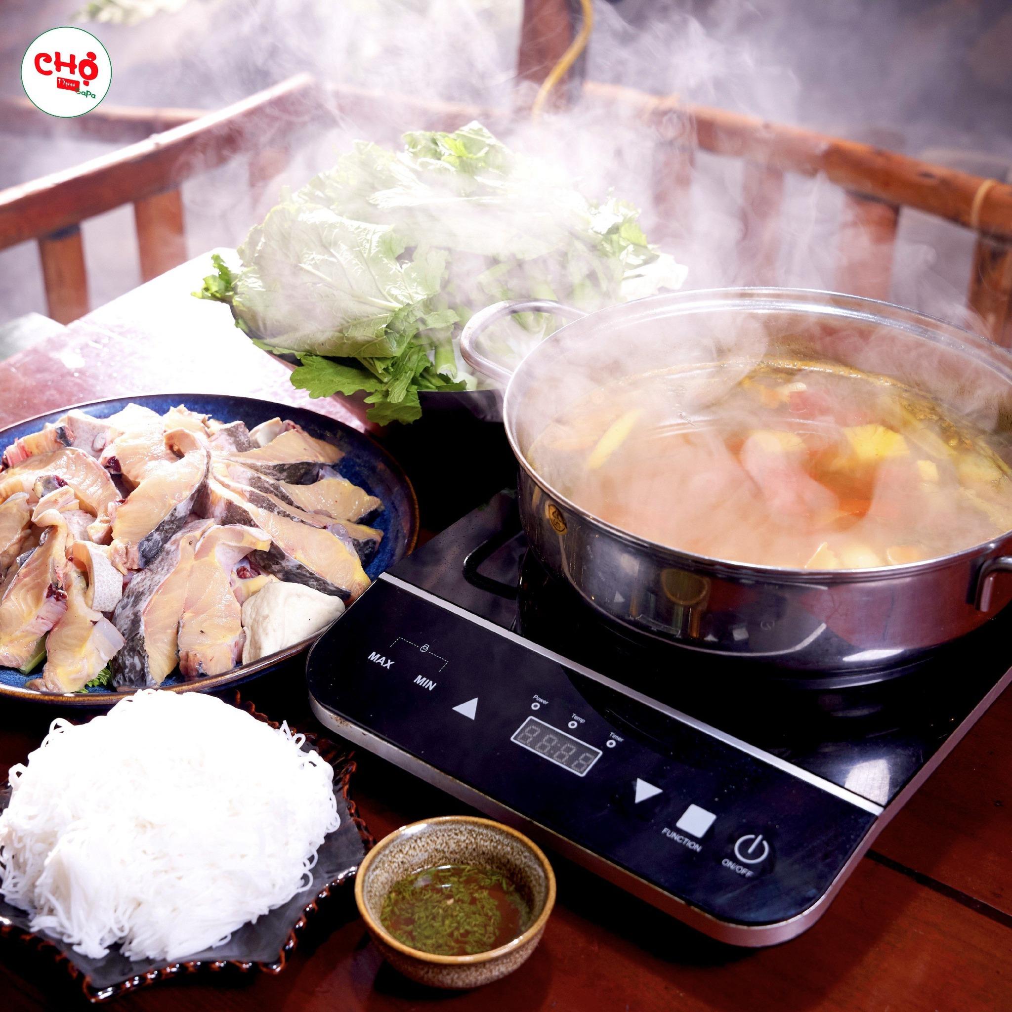 Nếu là tín đồ của các món lẩu, chắc chắn bạn không thể bỏ lỡ lẩu cá tầm Sapa - đặc sản nức tiếng xứ sở mù sương.