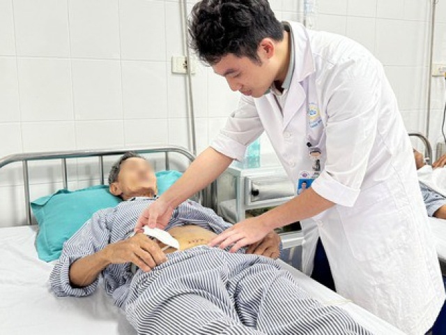Người đàn ông ở Quảng Ninh phát hiện ung thư tuyến tiền liệt từ dấu hiệu nhiều nam giới Việt bỏ qua
