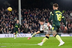 Video bóng đá Fulham - Brentford: Ngược dòng ngỡ ngàng trong 5 phút (Ngoại hạng Anh)