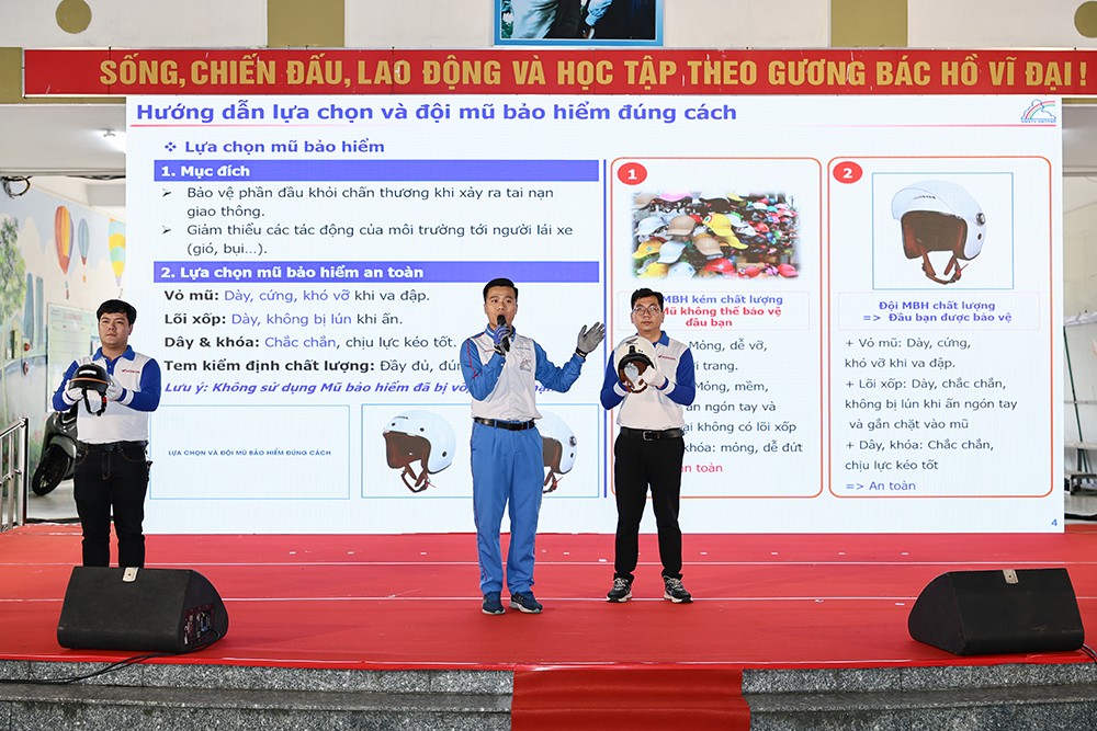 Đào tạo kiến thức an toàn giao thông cho các em học sinh