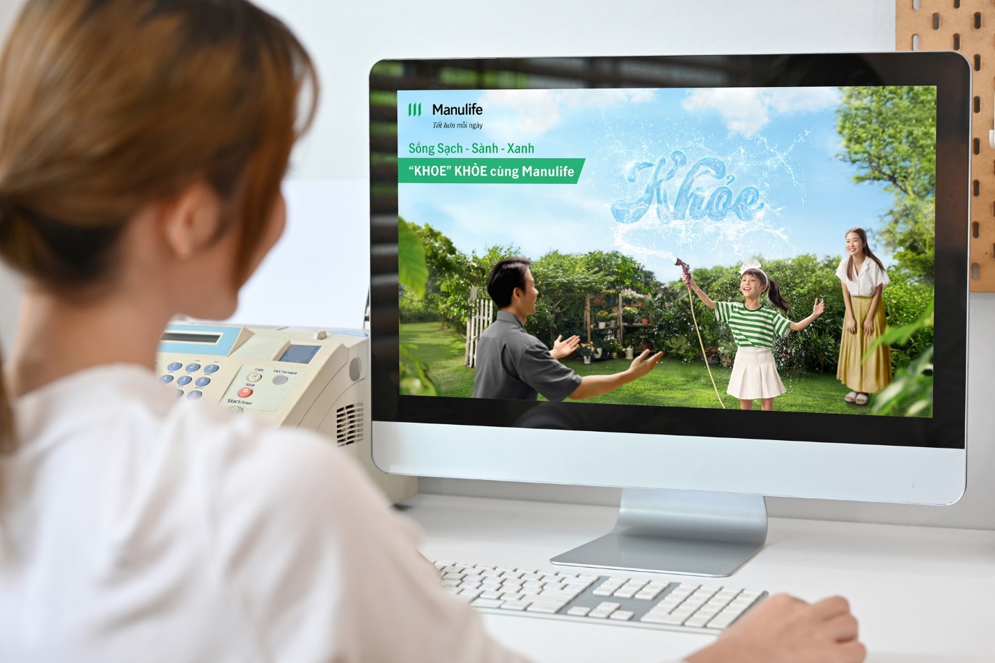Với chủ đề "Khoe Khỏe", chương trình "Sống Sạch - Sành - Xanh" của Manulife khuyến khích cộng đồng cùng "khoe" lối sống khỏe.