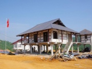 Tin tức trong ngày - Những mái nhà đầu tiên dần hoàn thiện ở khu tái định cư Làng Nủ