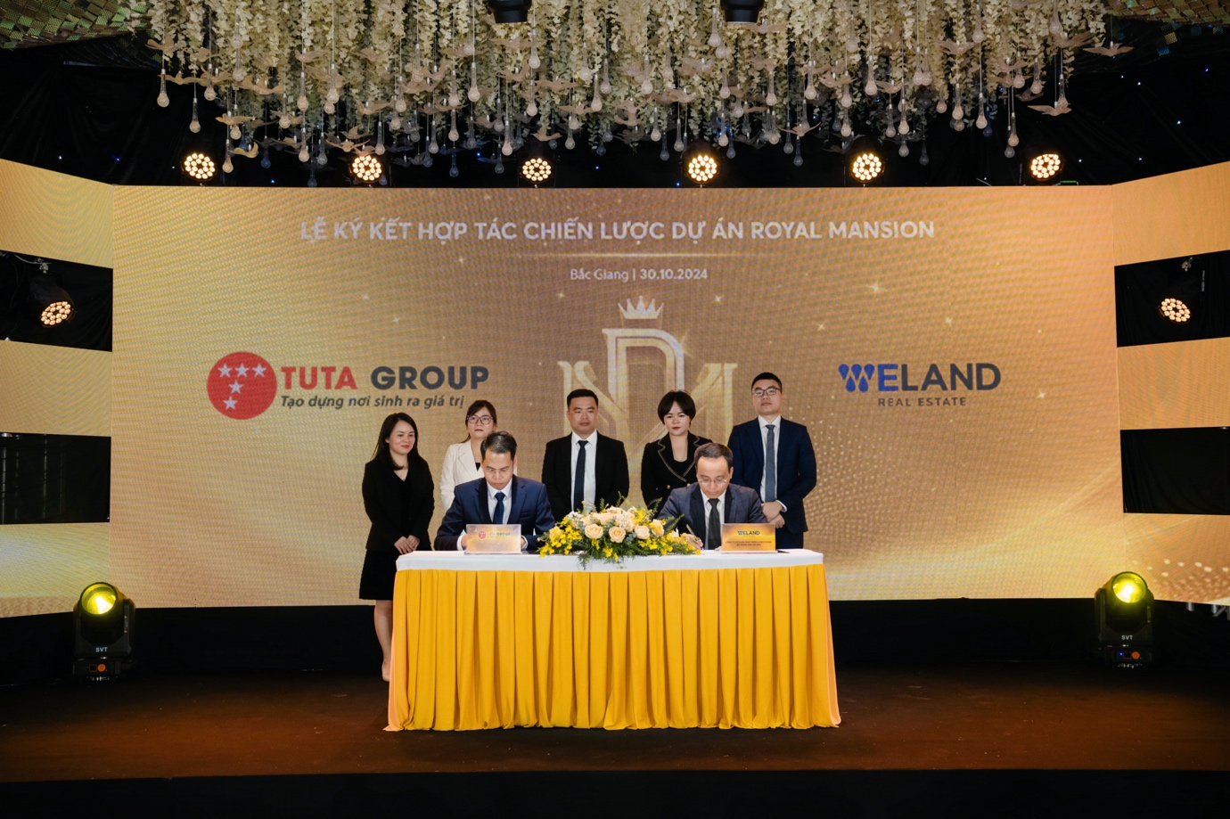 Đại diện TUTA Group và WeLand ký kết hợp tác chiến lược