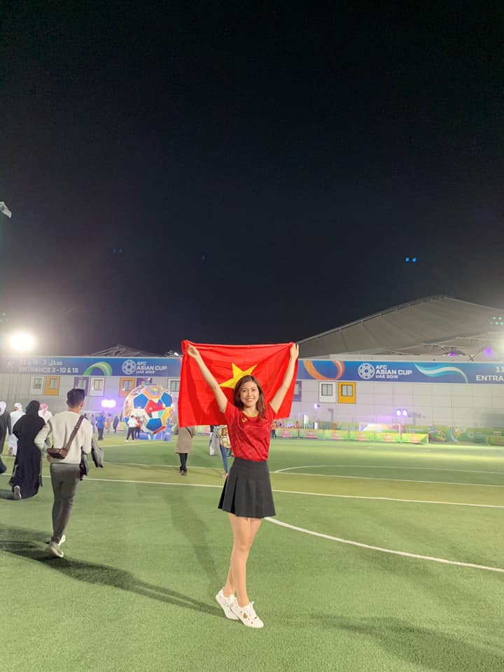 Nữ MC mặc bikini dẫn World Cup: Từng gây 