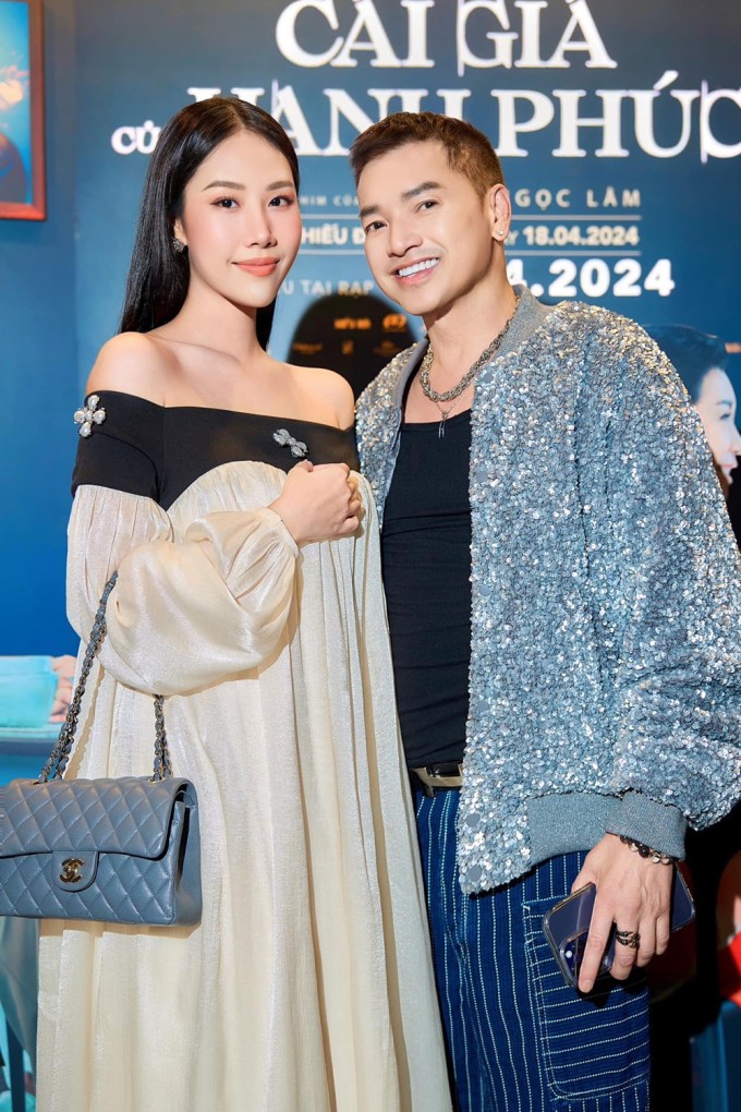 Bạn gái Tăng Khánh Chi diện đầm phom rộng, cùng Quang Minh ra mắt phim "Cái giá của hạnh phúc" hồi tháng 4 tại TP HCM. Ảnh: Nhân vật cung cấp