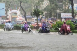 Tin tức trong ngày - Miền Trung mưa rất lớn, nguy cơ sạt lở đất, ngập lụt diện rộng