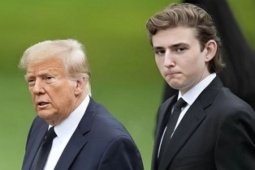 Đàn ông - Barron đi bỏ phiếu cho ông Trump