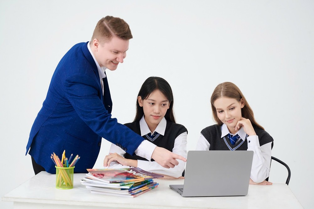 FSEL chuyển đổi những lợi ích của trung tâm tiếng Anh truyền thống đưa lên nền tảng trực tuyến