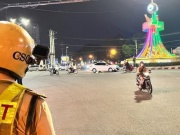 An ninh - Xã hội - Bình Dương: Đánh cảnh sát giao thông khi bị đo nồng độ cồn