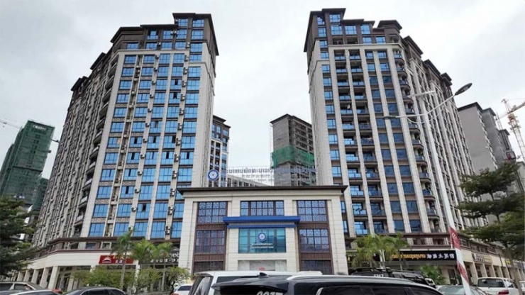 Một tòa nhà phía trong đặc khu Tam Giác Vàng, sào huyệt của các đối tượng thực hiện hành vi phạm tội.