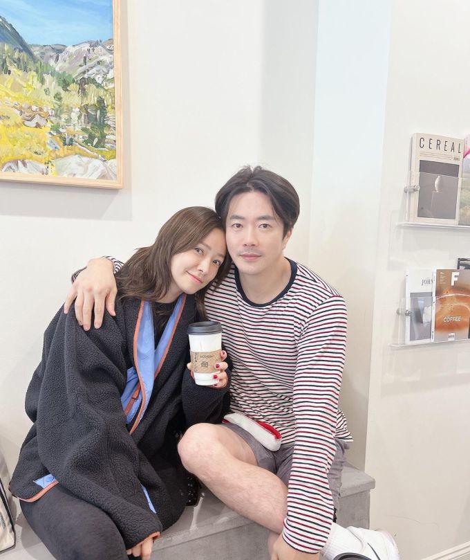 Khoảnh khắc đời thường của Son Tae Young và Kwon Sang Woo. Ảnh: Instagram sontaeyoung_official