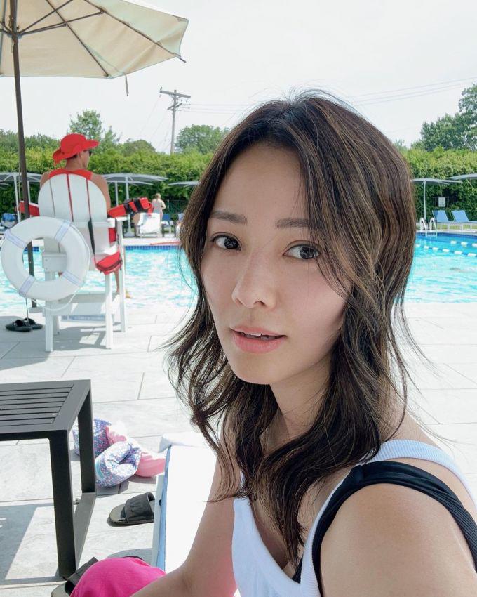 Son Tae Young giữ được làn da mịn màng, hầu như không có nếp nhăn nhờ thói quen ăn uống lành mạnh. Ảnh: Instagram sontaeyoung_official