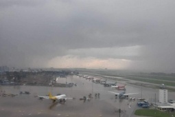 Tin tức trong ngày - Mưa dông, nhiều chuyến bay đi TP HCM phải hạ cánh Cần Thơ, Phú Quốc