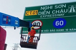 Cục Đường bộ: 'Nhà thầu cố tình không xóa quảng cáo trên biển báo cao tốc'
