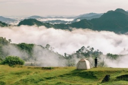 Du lịch - Điểm 'chữa lành' ở Quảng Nam hút khách tới cắm trại, trốn khói bụi, săn mây