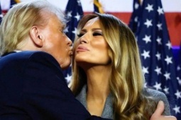 Thời trang - Bộ váy 6.900 USD của bà Melania mừng ông Trump thắng cử