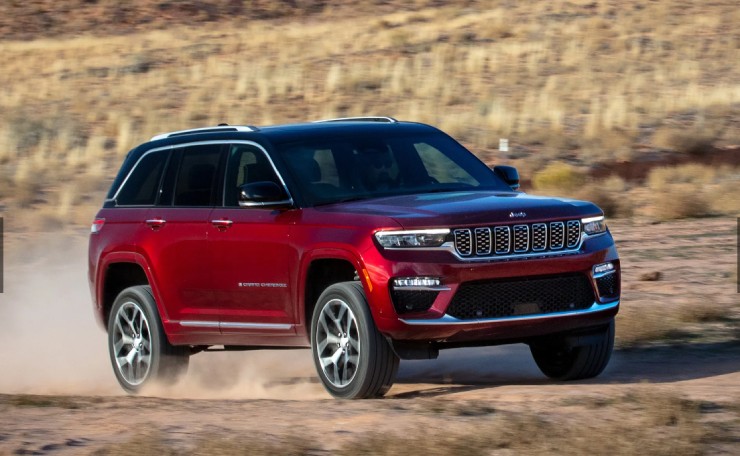 10. 2025 Jeep Grand Cherokee L thiết kế 3 hàng ghế, khả năng chạy thoải mái trên điều kiện đường đi khác nhau. Không gian cabin xe rộng rãi, sang trọng, thiết kế hiện đại, và trang bị động cơ V-6 đạt 293 mã lực giúp mẫu SUV vận hành rất linh hoạt.