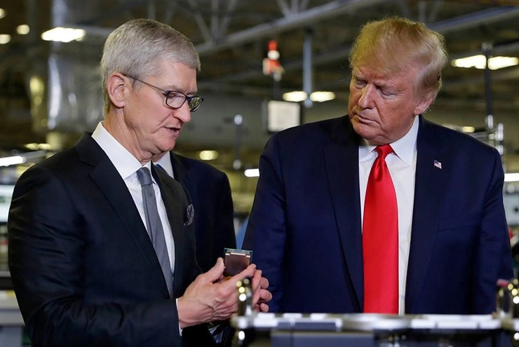 Ngay cả CEO Tim Cook từng ủng hộ đảng Dân chủ cũng quay lại với ông Trump.