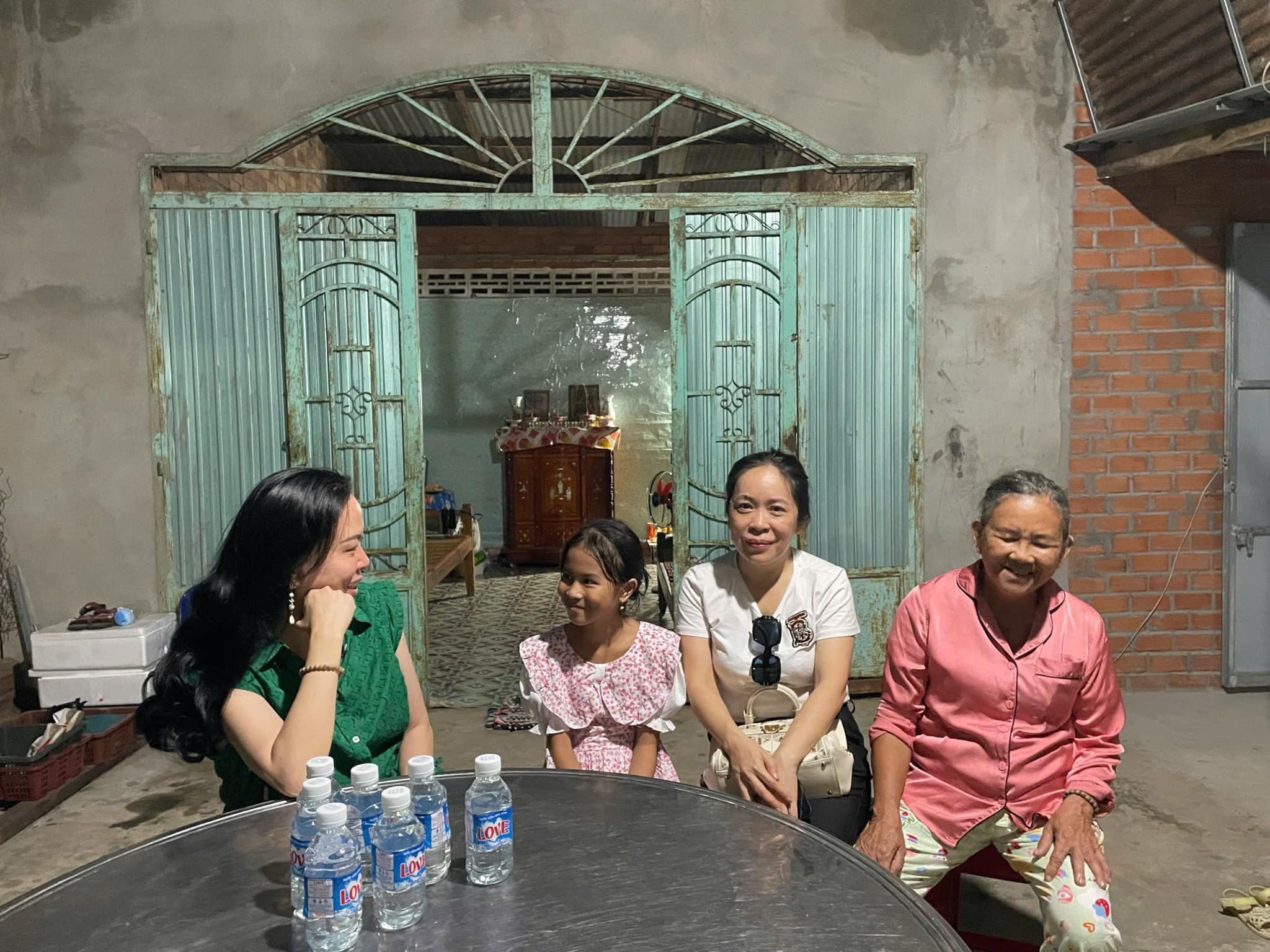 Nữ doanh nhân không phô trương mà lặng lẽ giúp đỡ trường hợp của bé&nbsp;Duyên Hương.