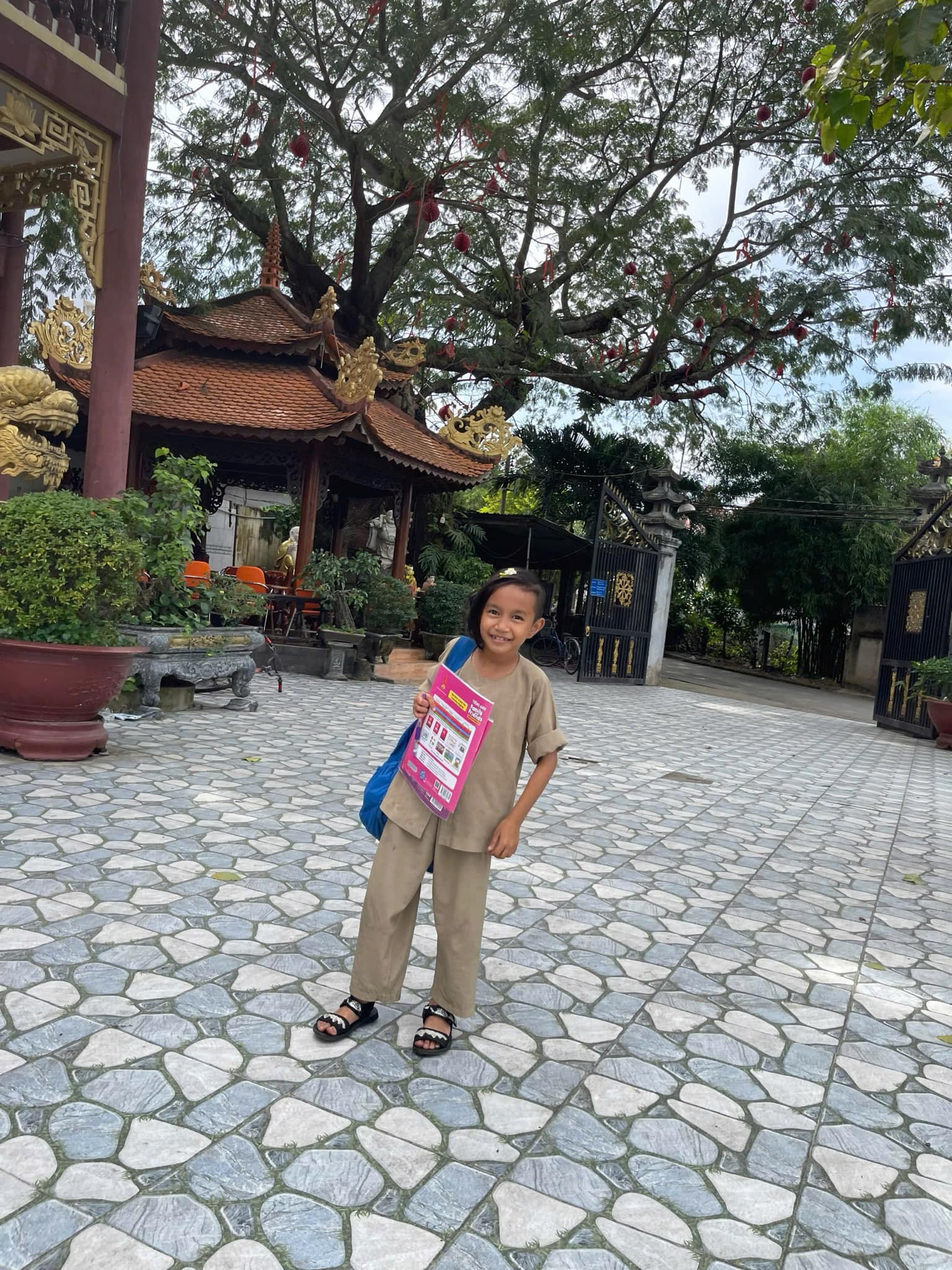 Phượng Chanel giúp bé gái mồ côi bị bệnh thận tìm lại em ruột thất lạc nhiều năm - 6