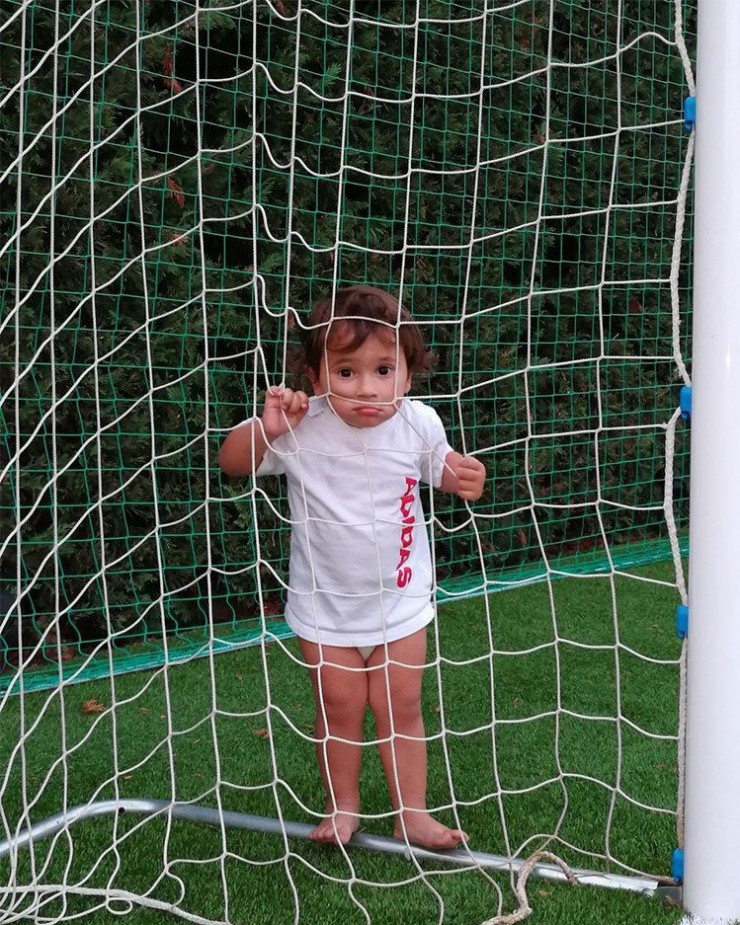 Cậu nhóc 9 tuổi tinh nghịch lém lỉnh từ ngày nhỏ. Siêu sao Argentina cho hay ngày bé anh là một đứa trẻ hiếu thắng, không thích thua cuộc và Mateo giống anh ở điểm này. Mateo cũng thích trêu bố, mỗi khi đội bóng của bố thua trận. Tuy nhiên tại World Cup 2022 khi Argentina thua sốc 1-2 trước Arab Saudi ở trận ra quân, Messi nói Mateo đã khóc nức nở.