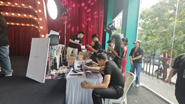 Một góc bộ phận hỗ trợ kỹ thuật cho phiên liveột góc bộ phận hỗ trợ kỹ thuật cho phiên live