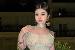 Bạn trẻ - Cuộc sống - Hot girl đẹp tựa búp bê, diện váy xuyên thấu lộ nội y