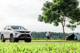 Giá xe Toyota Fortuner tháng 11/2024, lăn bánh giảm 50% phí trước bạ