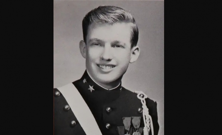 Ông Donald Trump trong cuốn kỷ yếu trường trung học của mình. Ảnh: Classmates.com.