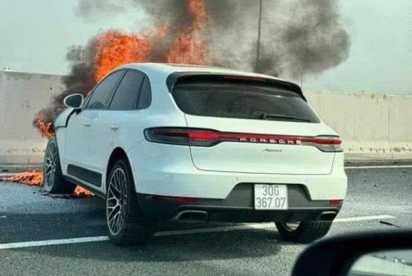 Porsche Macan bốc cháy sau va chạm kinh hoàng trên Cao tốc Hà Nội –...