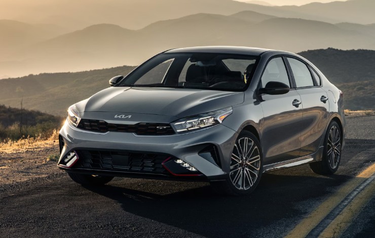 5. Kia Forte 2024 (hay còn gọi là Kia K3 tại Việt Nam) là một trong những mẫu sedan cỡ nhỏ có giá bán rất hợp lý, với mức niêm yết từ 19.990 USD (khoảng 505,6 triệu đồng). So với phiên bản trước, Kia Forte 2024 sở hữu diện mạo sắc nét hơn, cùng động cơ tăng áp mạnh mẽ và những cải tiến về mặt kỹ thuật. Phiên bản tiêu chuẩn được trang bị động cơ I-4 2.0L với công suất tối đa 147 mã lực, trong khi phiên bản thể thao được trang bị động cơ tăng áp 1.6L, đạt công suất tối đa lên đến 201 mã lực.