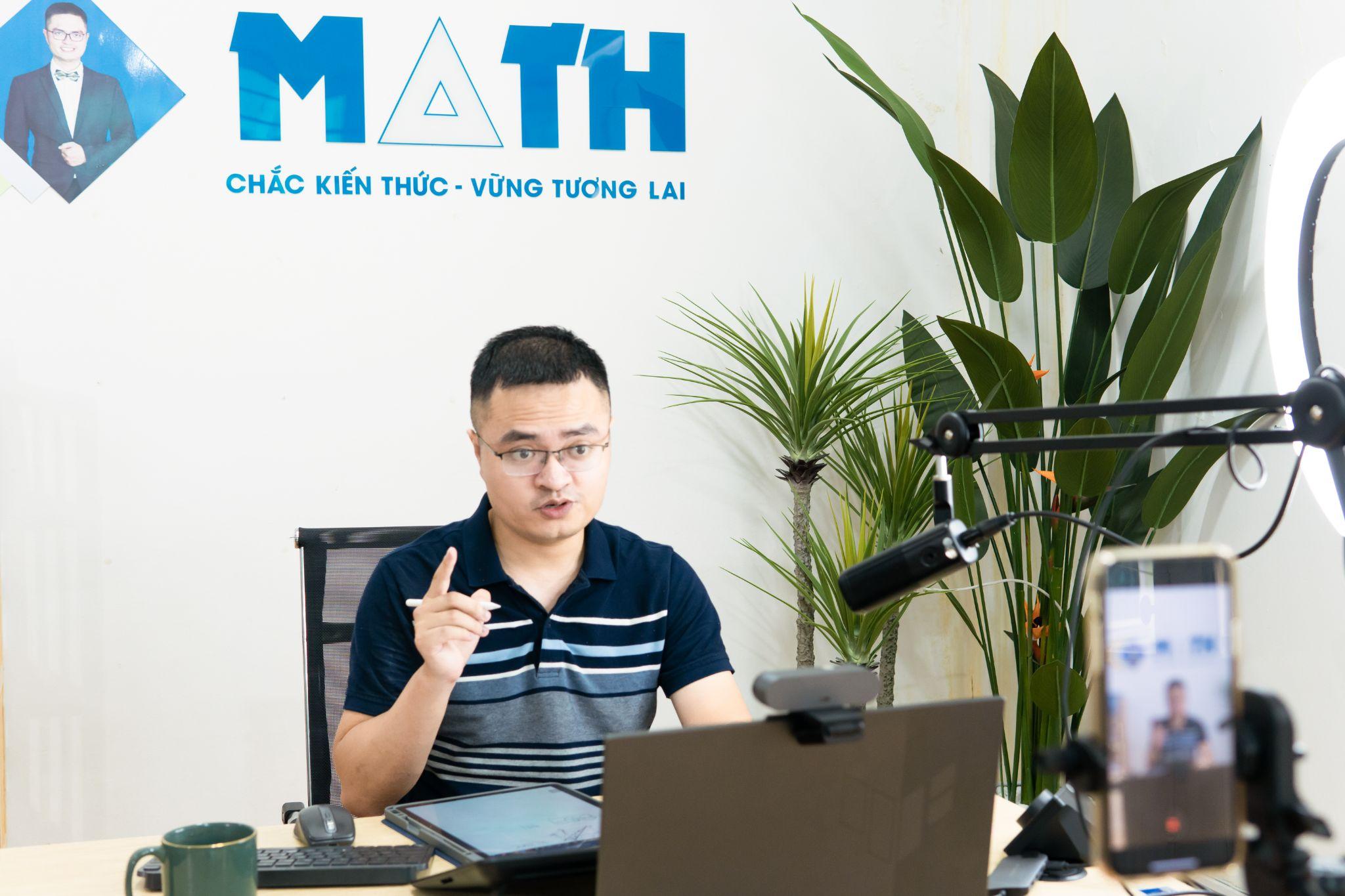 Những điểm “độc lạ” trong lớp học livestream 5 giờ sáng của thầy giáo Toán - 2