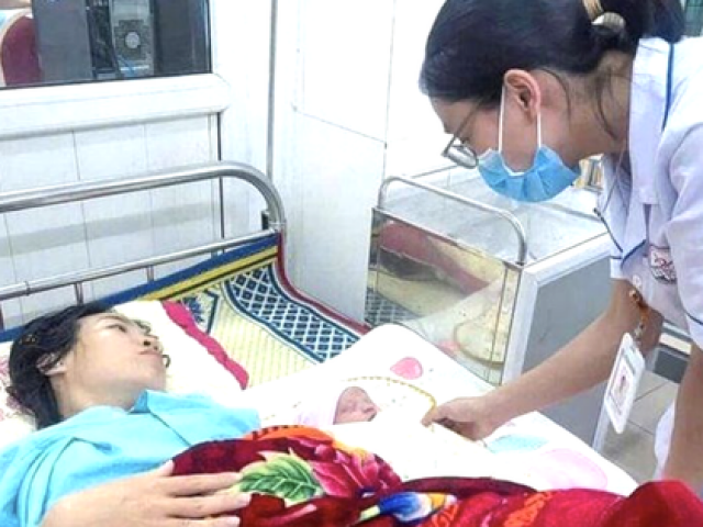 Bác sĩ hiến máu khẩn cấp, cứu sản phụ sốt xuất huyết nguy kịch 'vượt cạn'