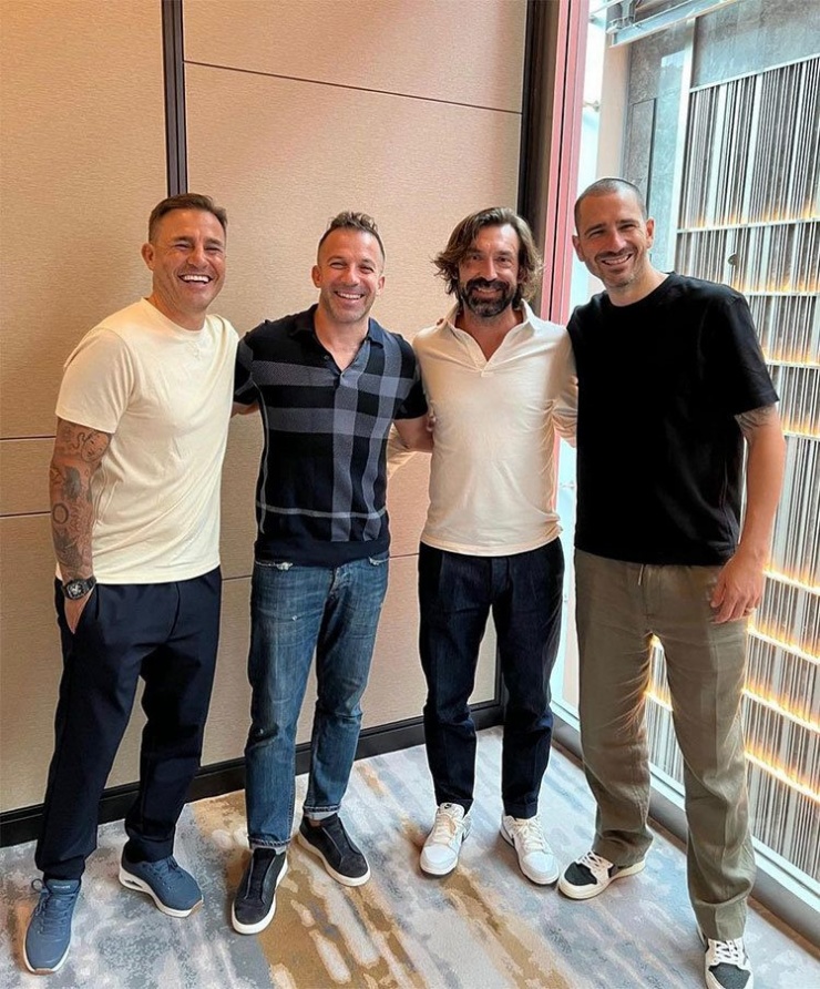 Del Piero hội ngộ các đồng đội cũ ở tuyển Italy như Fabio Cannavaro hay Pirlo cùng đàn em đồng hương Bonucci trong chuyến đi công tác tới Seoul, Hàn Quốc, tham dự một trận đấu từ thiện cuối tháng 10. Năm 2015 anh từng có chuyến công tác tại Việt Nam với tư cách đại sứ một thương hiệu Italy.