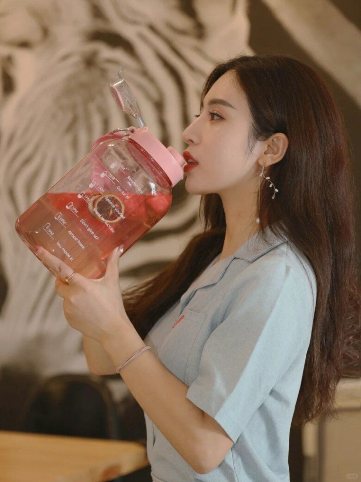 Những ngày đầu tiên trôi qua không mấy dễ dàng khi nước dường như chiếm phần lớn "công việc" trong ngày. (Hình ảnh mang tính chất minh họa).