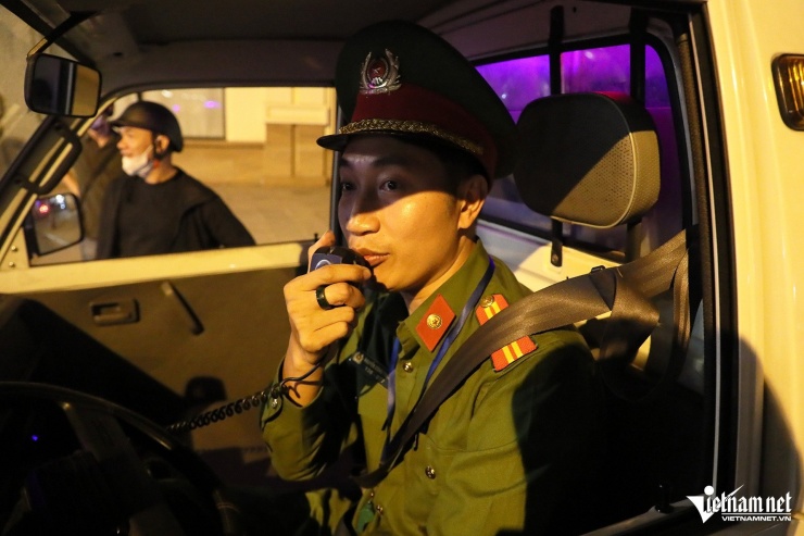 CSGT Hà Nội hóa trang xử lý 'quái xế', phát hiện nhiều học sinh vi phạm - 11