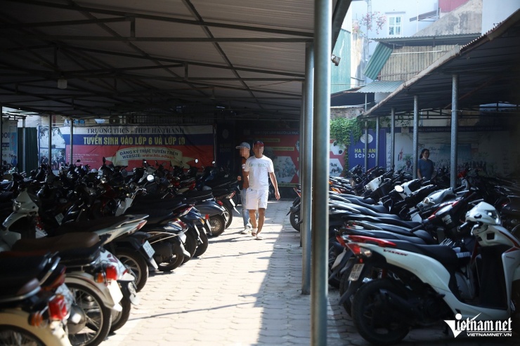 Công an kiểm tra bãi xe trường học, phụ huynh tìm cách 'tẩu tán' xe máy cho con - 8
