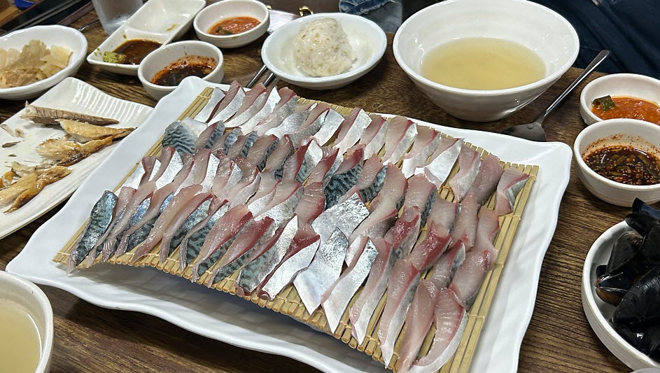 Cá thu rim, sốt mãi cũng chán, hãy thử ngay món sashimi béo ngậy - 9