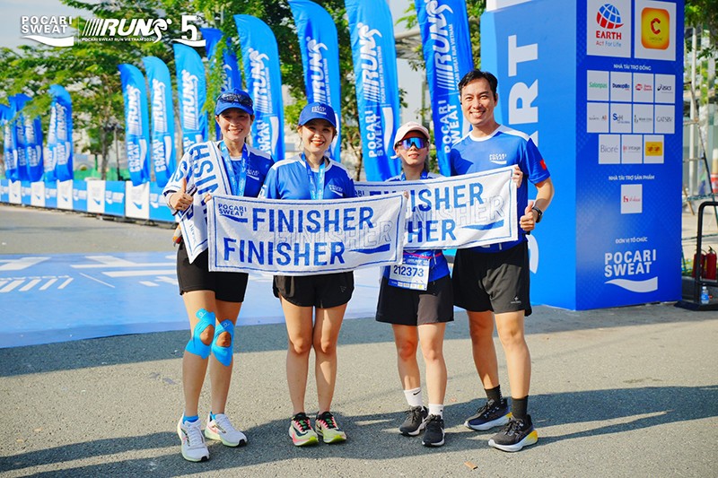 Vỡ òa cảm xúc khoảnh khắc vận động viên chạm chân về vạch đích