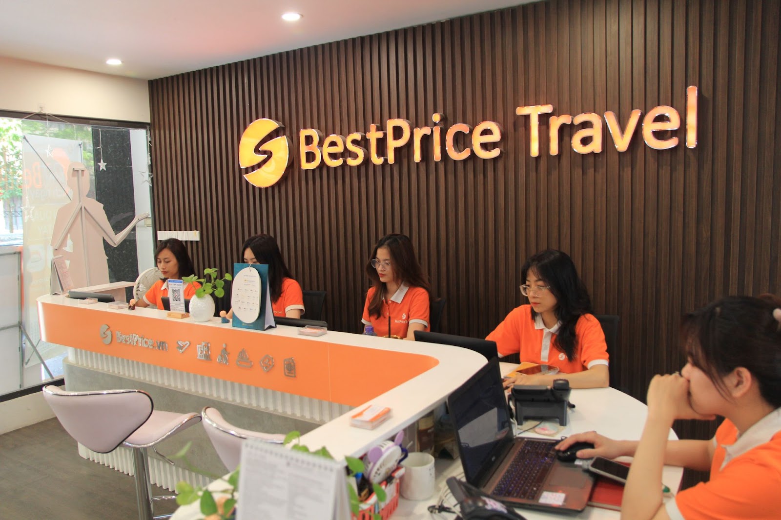 Chuyên viên tư vấn vé máy bay của BestPrice Travel